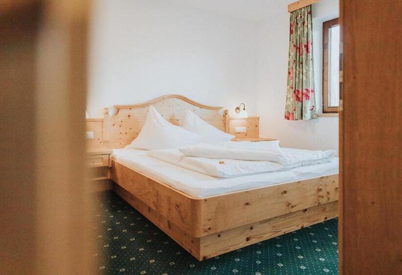 جناح بغرفتي نوم, Silberfux