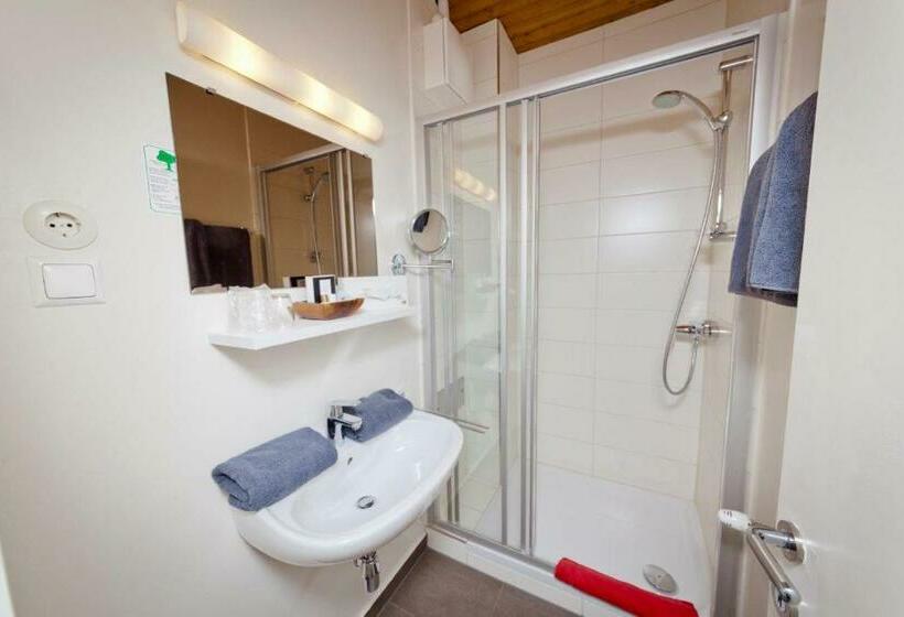 جناح جونيور مطل على الحديقة, Villa Blumegg