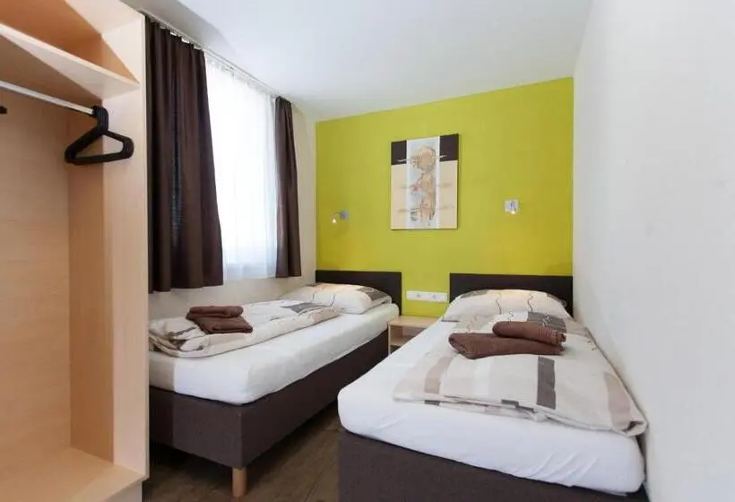 Camera Quadrupla Standard Bagno Condiviso, Rutsche Hostel