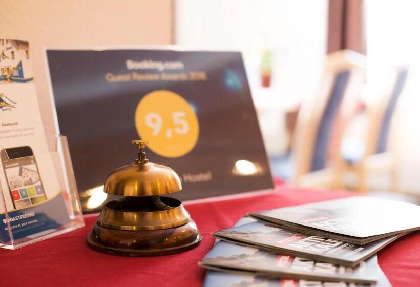 شقة غرفة واحدة, Rutsche Hostel