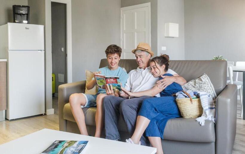 דירת שלושה חדרים, Aparthotel Nelva Resort