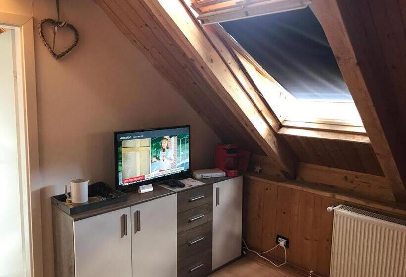 标准三人间, Tarvisio Four Seasons