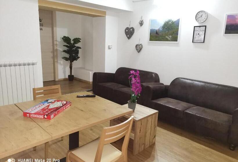 标准三人间, Tarvisio Four Seasons