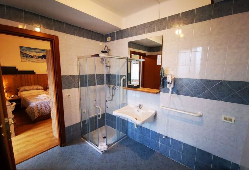 标准三人间, Tarvisio Four Seasons