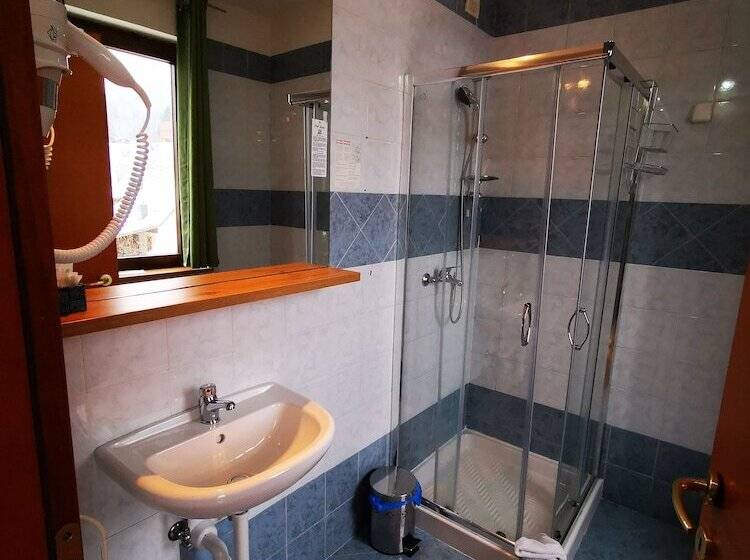 标准三人间, Tarvisio Four Seasons