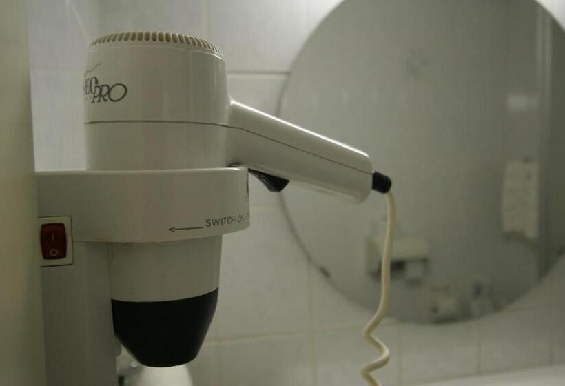 اتاق استاندارد سه نفره, Cajou