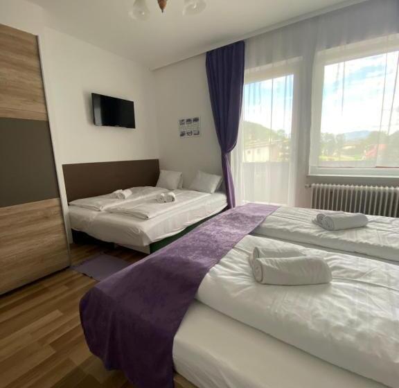 חדר לארבעה סטנדרטי עם מרפסת, Haus Lavendel