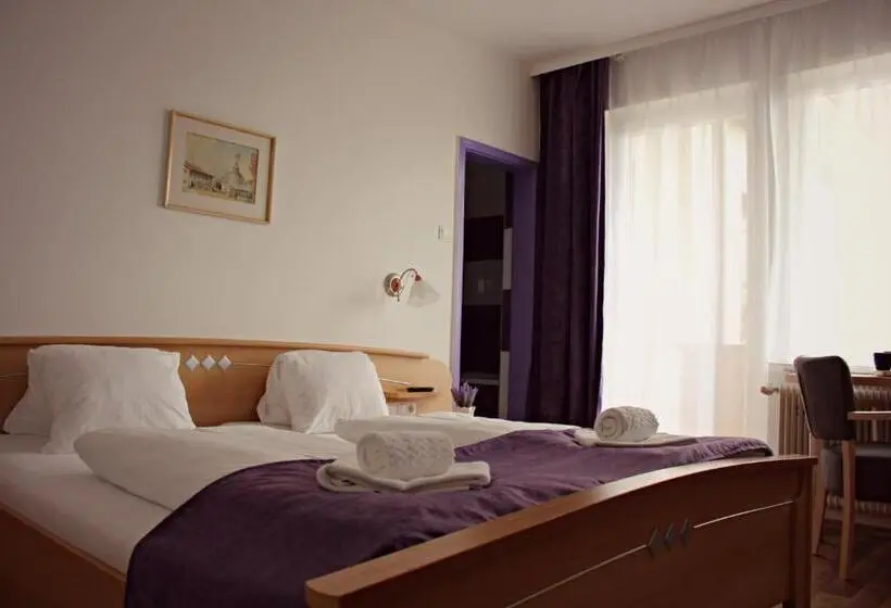 Standard Neljän Hengen Huone Parveke, Haus Lavendel