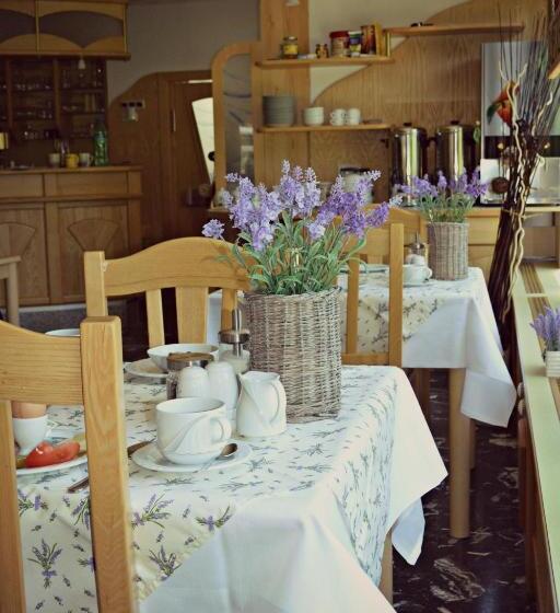 חדר לארבעה סטנדרטי עם מרפסת, Haus Lavendel