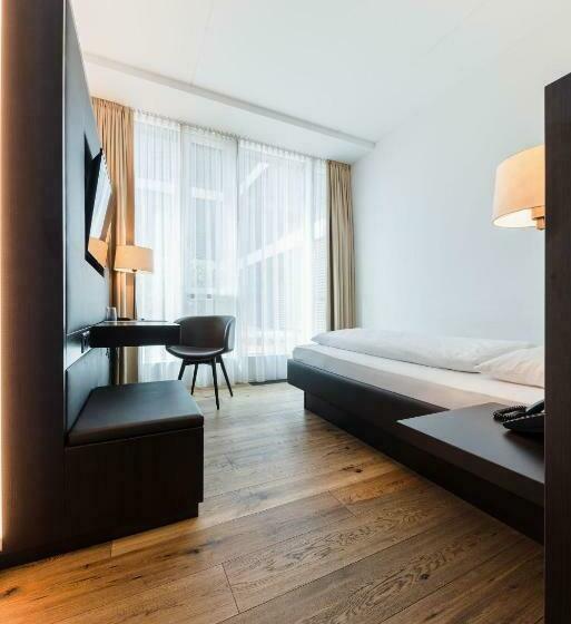 اتاق استاندارد یک نفره, Kommod