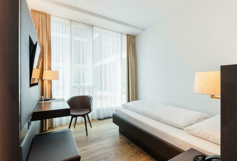 اتاق استاندارد یک نفره, Kommod