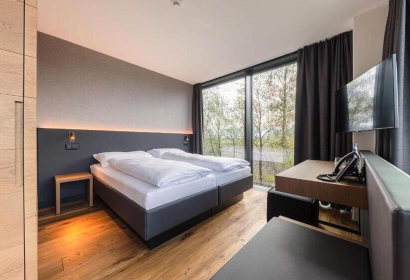 اتاق سوپریور, Kommod