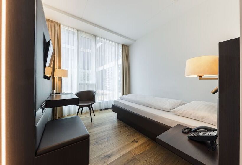 اتاق استاندارد یک نفره, Kommod