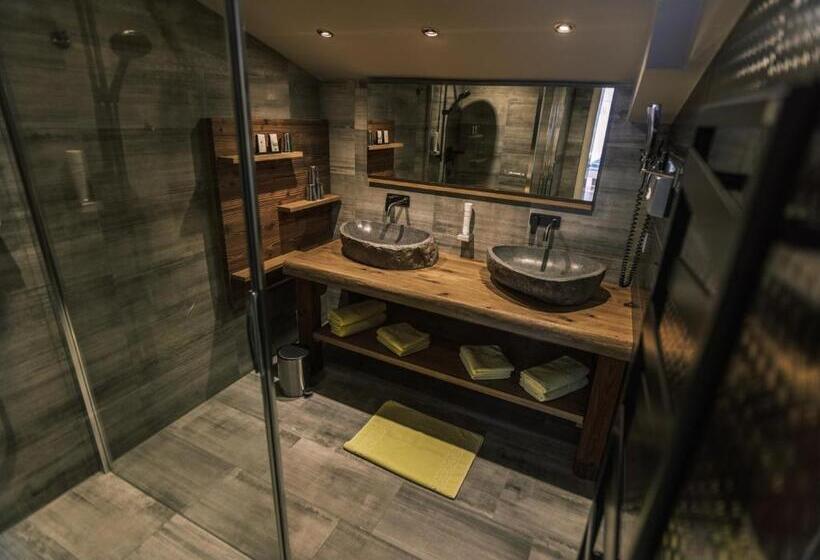 스탠다드 스튜디오, Kristall