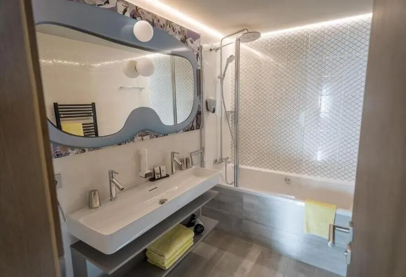 Standard-studio Parveke, Kristall