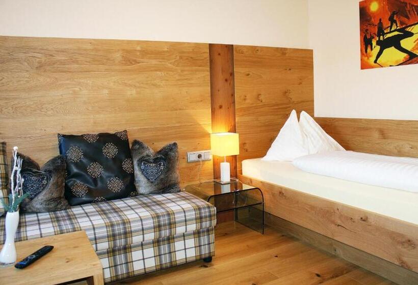 스탠다드 스튜디오, Kristall