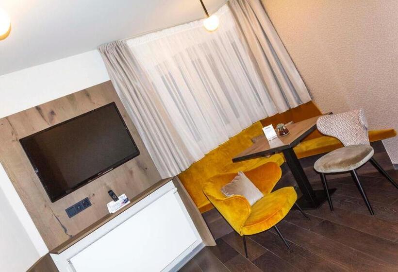 스탠다드 스튜디오, Kristall