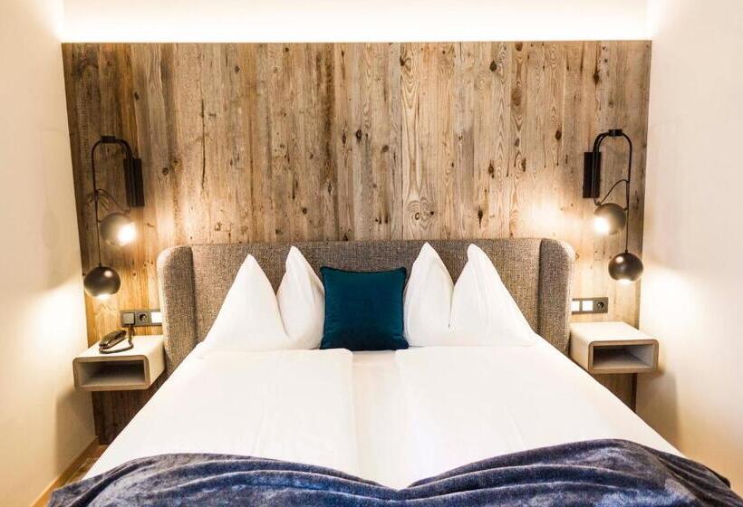 스탠다드 발코니 스튜디오, Kristall