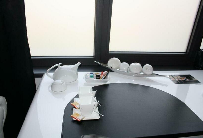 Номер Стандарт, Moon