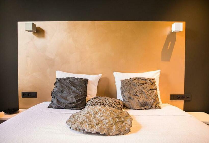 Номер Стандарт, Moon