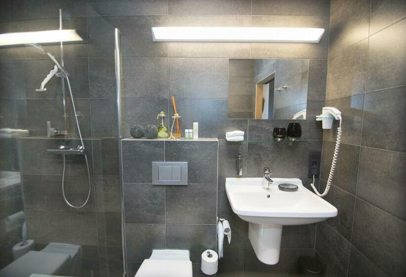 Номер Стандарт, Moon