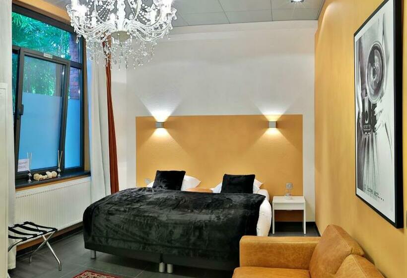 Номер Стандарт, Moon