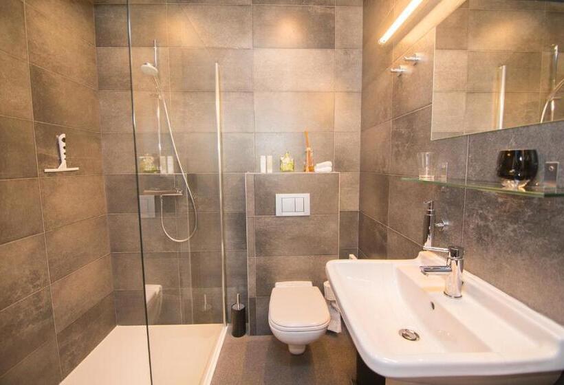 Номер Стандарт, Moon