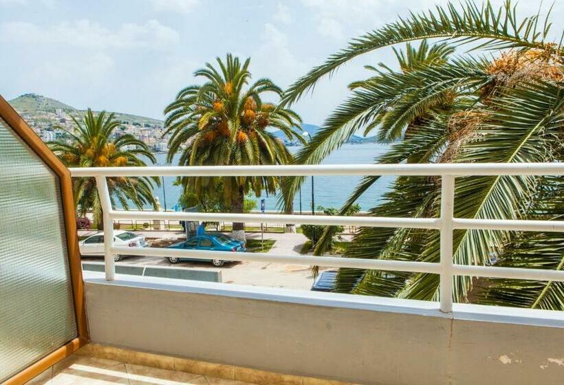 Triple Room Sea View, Pini