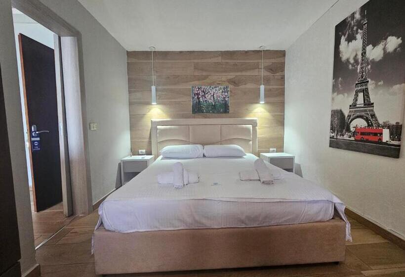 اتاق استاندارد چهار تخته با چشمانداز دریا, Pini