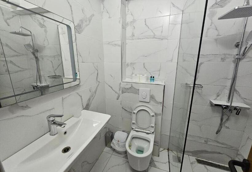 اتاق استاندارد چهار تخته با چشمانداز دریا, Pini