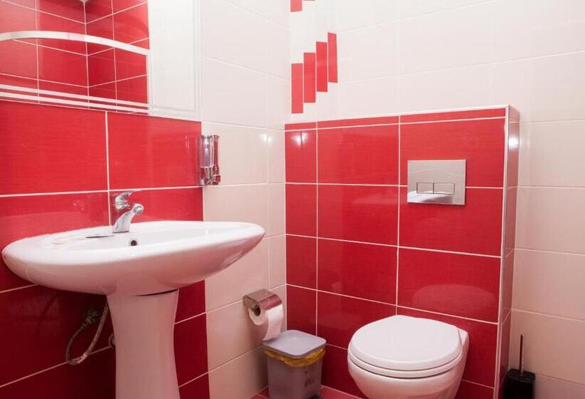 اتاق استاندارد چهار تخته با چشمانداز دریا, Pini