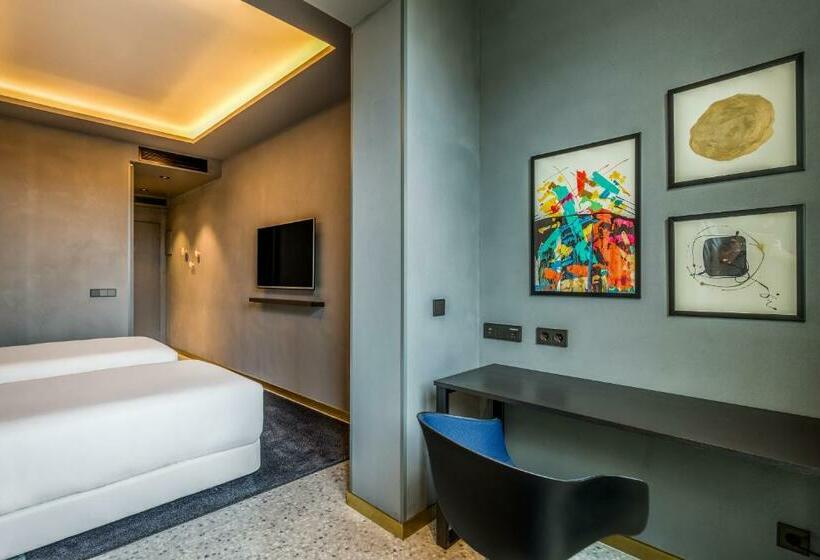 Номер Deluxe, Room Mate Gerard