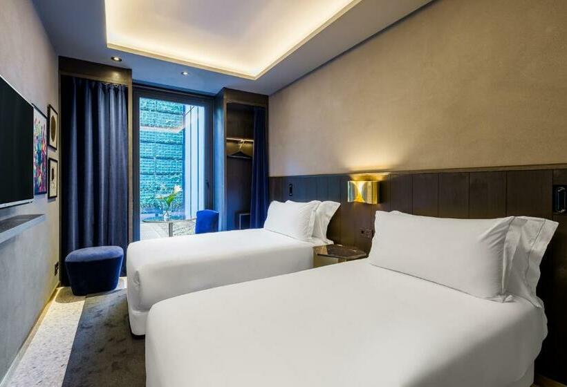 Номер Стандарт, Room Mate Gerard