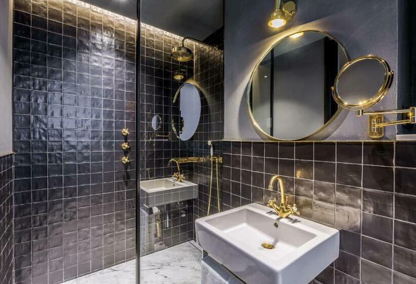 Номер Стандарт, Room Mate Gerard