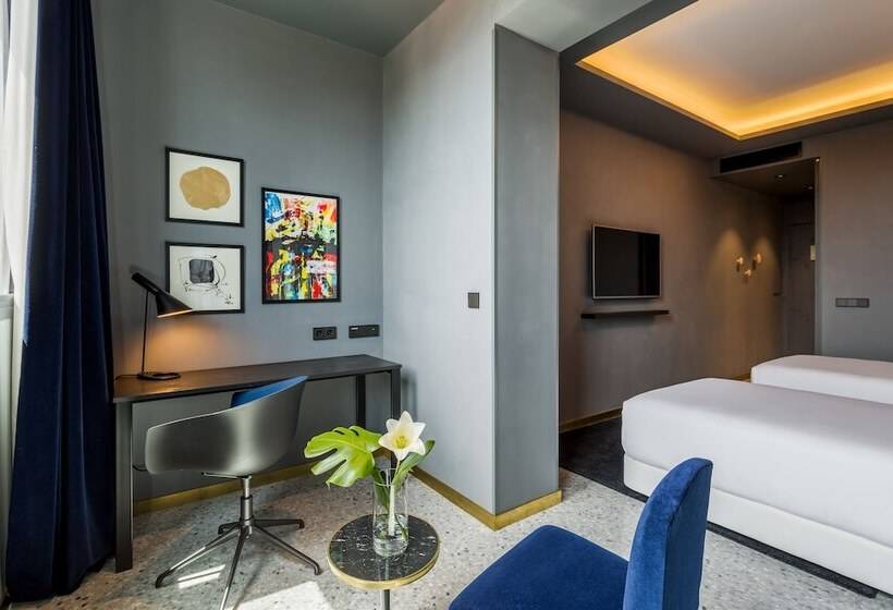 Номер Deluxe, Room Mate Gerard