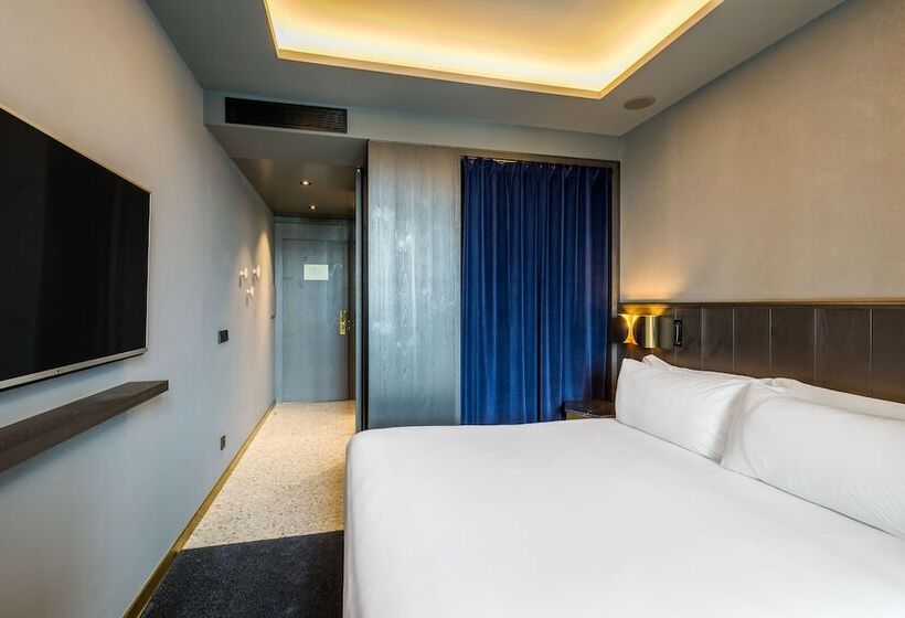 Номер Deluxe, Room Mate Gerard