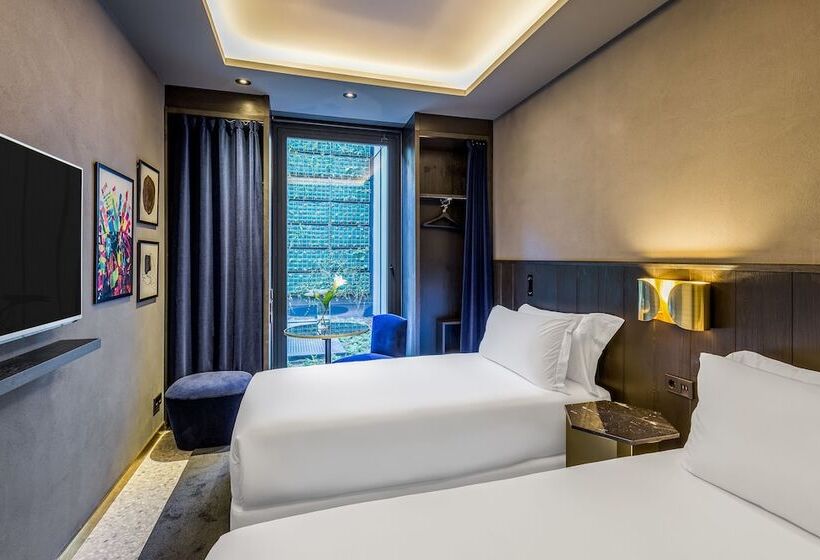 Номер Стандарт, Room Mate Gerard