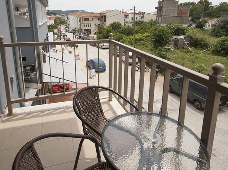 غرفة قياسية ثلاثية, Pineapple Skiathos