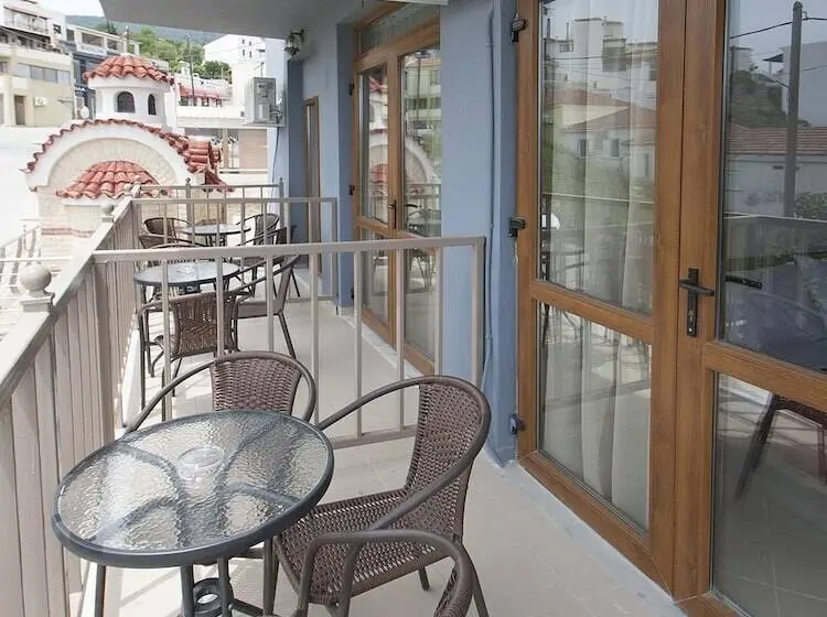 اتاق استاندارد سه نفره, Pineapple Skiathos