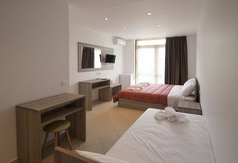 غرفة قياسية ثلاثية, Pineapple Skiathos