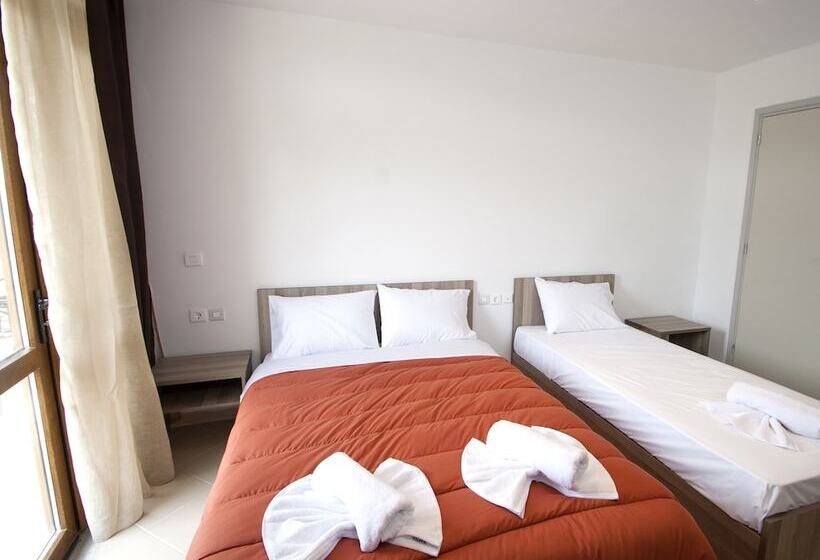 غرفة قياسية ثلاثية, Pineapple Skiathos