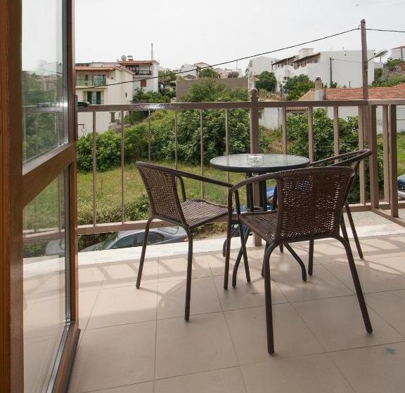 غرفة قياسية ثلاثية, Pineapple Skiathos