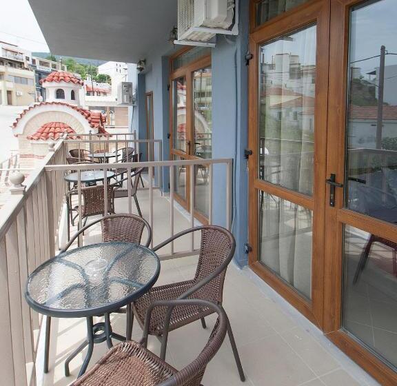 غرفة قياسية ثلاثية, Pineapple Skiathos