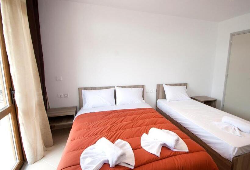 غرفة قياسية ثلاثية, Pineapple Skiathos