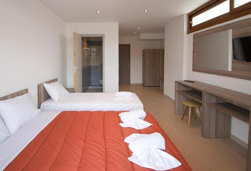 غرفة قياسية ثلاثية, Pineapple Skiathos