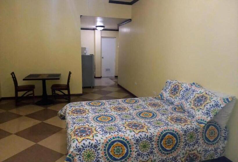 استودیوی لوکس, Pista Q Hostel And Apartments