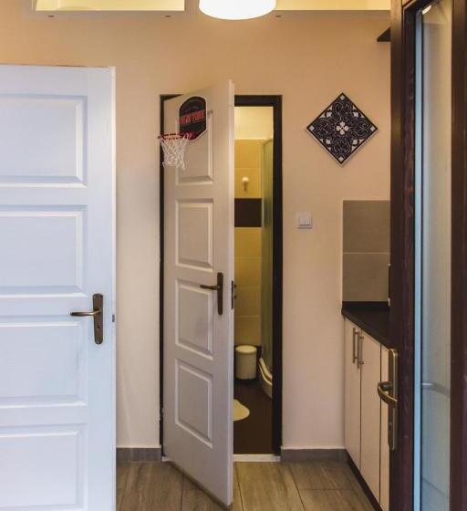 Апартаменты Дюплекс 1 Спальня, East Station Private Rooms & Apartments