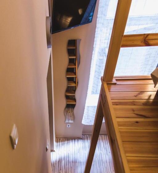 Апартаменты Дюплекс 1 Спальня, East Station Private Rooms & Apartments