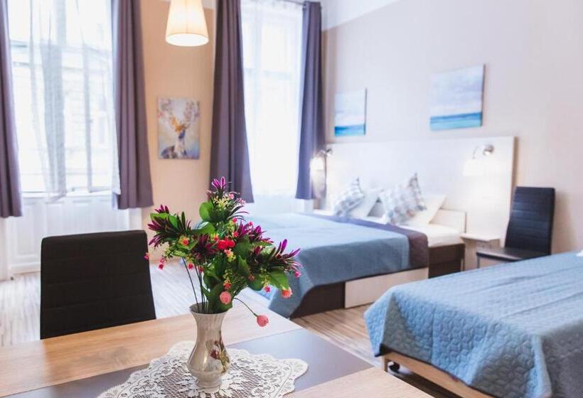 Apartamento Deluxe 1 Quarto, East Station Private Rooms & Apartments