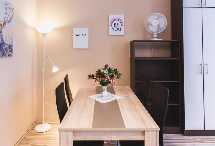 Апартаменты Deluxe 1 Спальня, East Station Private Rooms & Apartments